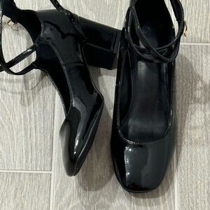 Elegant Black Patent Leather Women's Shoes